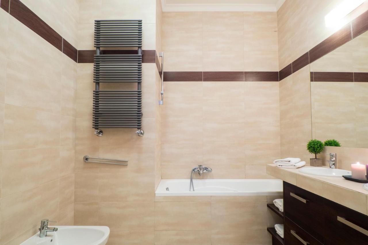 Majestic Residence -150M2 With Iconic Market Square View As Home Apartamenty R506 Wroclaw Bagian luar foto
